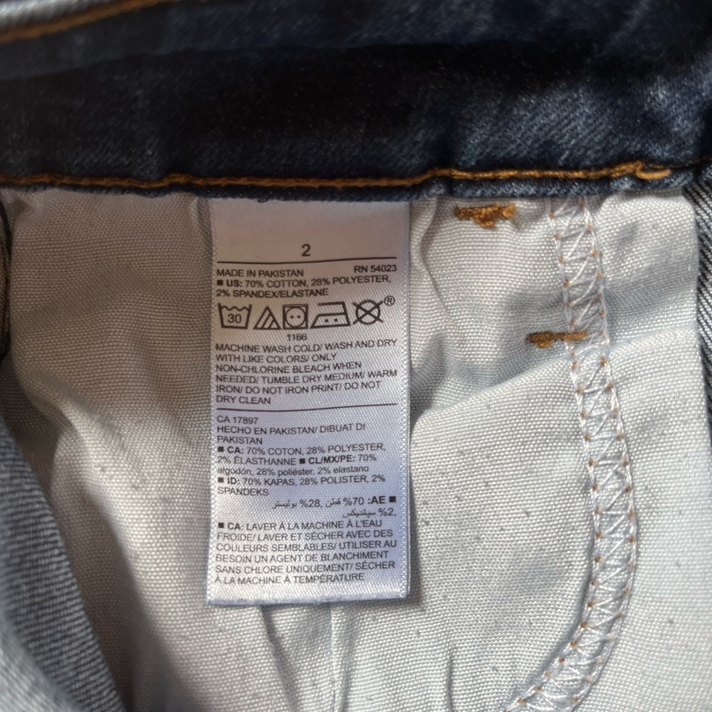 Old Navy Rockstar Super Skinny Jeans - Picture 9 of 9
